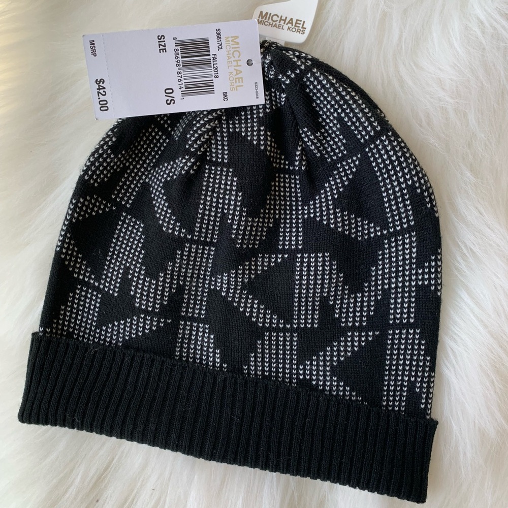 BNWT Michael Kors Logo Beanie